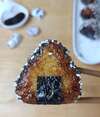 onigiri grillé aux graines de sésame