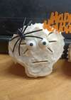 Muffin tête de mort halloween glaçage cream cheese