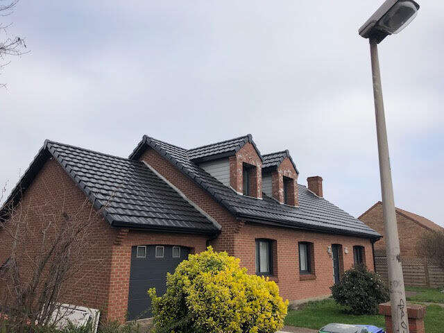 tuile_noire_brillante