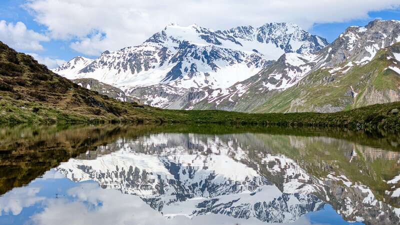 photo d'une balance et des documents juridiques pour choix de structure