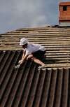 réunion d équipe planifiant pièces aluminium pliées sur mesure