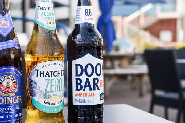 Sober curious : c'est quoi ce mouvement qui décolle partout ?