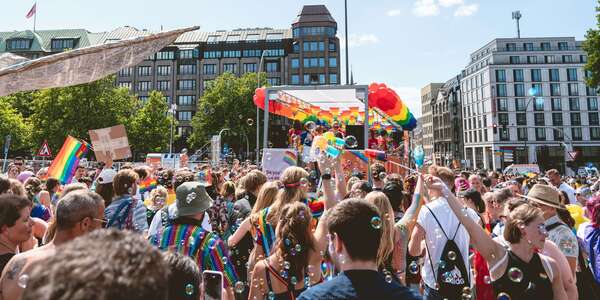 Les espaces LGBTQ+ sobres existent