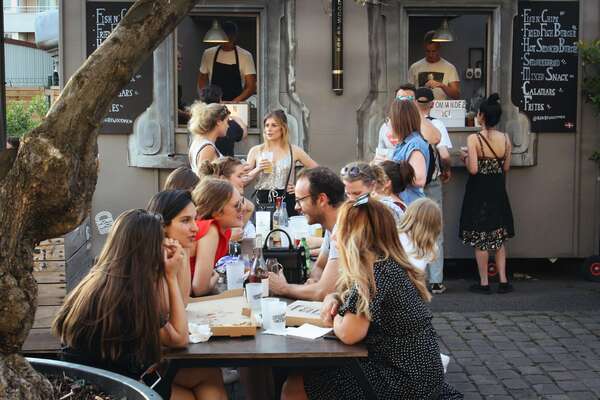 À la rentrée, l'alcool se réinvite tout seul : les 5 pièges à voir venir