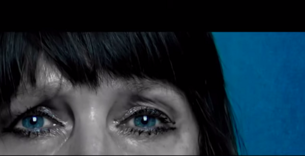 Découvrez mon nouveau clip Pull Marine