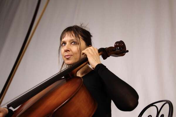 yoga et violoncelle : une histoire de vibration