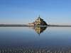 Mont Saint Michel abbaye îlot rocheux baie sable mer calme