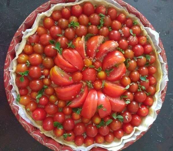 tarte d'été à la moutarde et tomate cerise