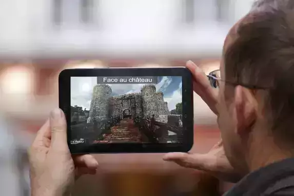 L'appli de réalité augmentée pour les visites guidées de Cherbourg : un investissement rentable