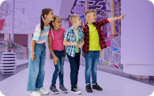 des enfants découvrent un lieu touristique et culturel avec OHRIZON