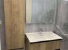 Salle de bains contemporaine avec douche à l’italienne design