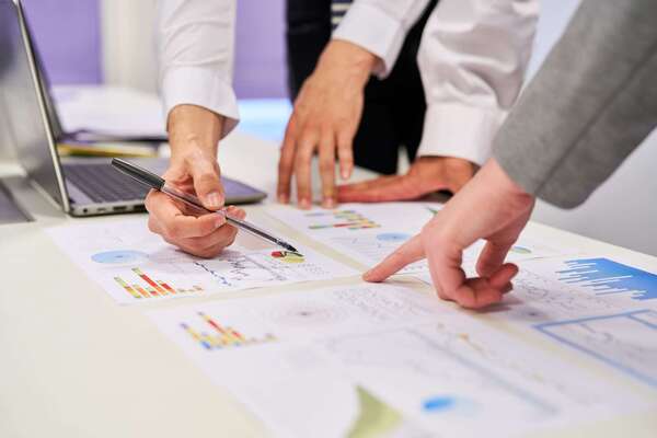 Succession: Comment les frais de courtage impactent les héritiers