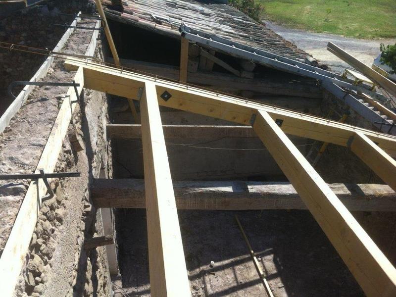 réfection ancienne bergerie charpente/couverture.ROQUEBRUNE.VAR