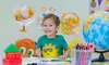 Adolescents souriants promouvant examen bucco dentaire jeunes
