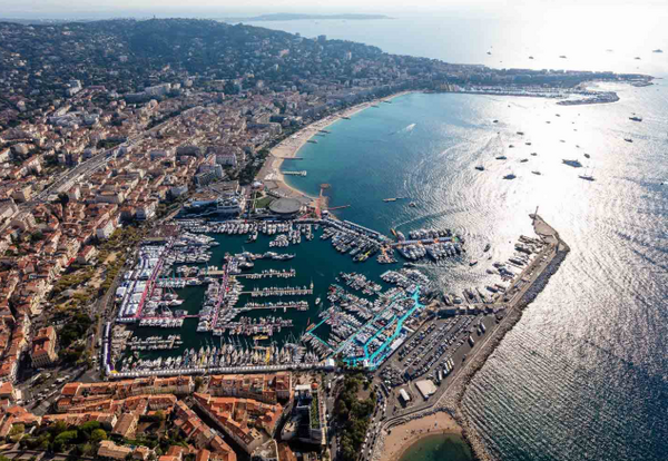 Ouvrir une Conciergerie de Location Courte Durée à Cannes : Le Guide Complet