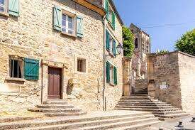 Location saisonnière et fiscalité : LMNP dans le Val d’Oise