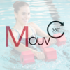 personnes souriantes en mouvement dans une piscine