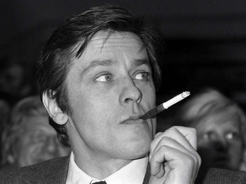 par-leur-exemple-les-acteurs-ont-longtemps-vehicule-une-image-glamour-de-la-cigarette-comme-ici-alain-delon-au-temps-de-sa-splendeur-photo-afp-1510992441