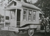 Charles Miller sur sa tiny Tiny House avec base de Ford Model T
