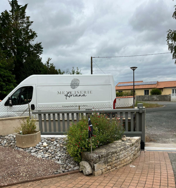 Portail coulissant avec camion menuiserie ariana