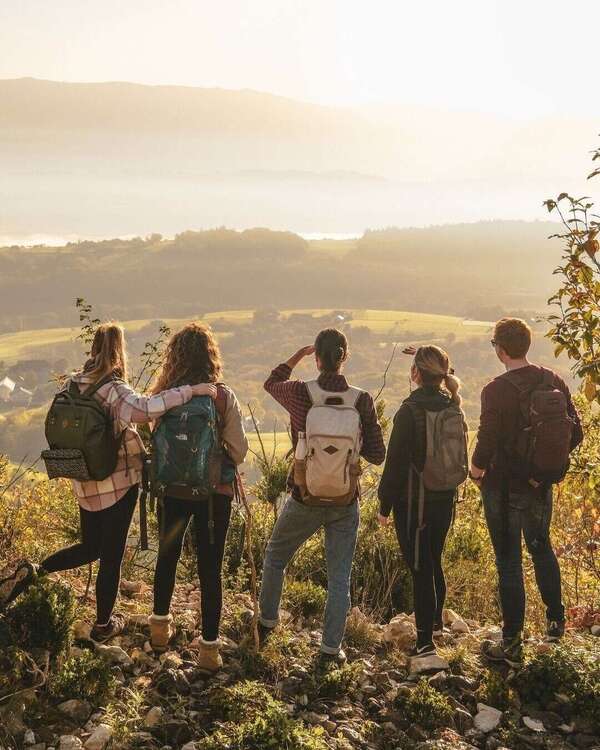 La « Sophro-balade » & la gestion du stress : les bienfaits scientifiquement prouvés de la marche consciente.