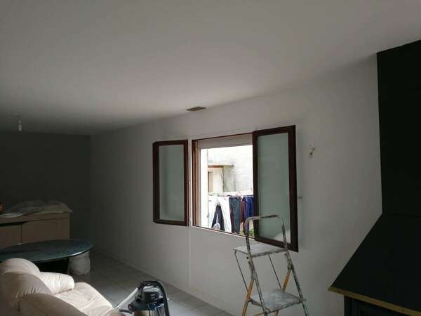 Mise en peinture d'un salon et cuisine à Sète