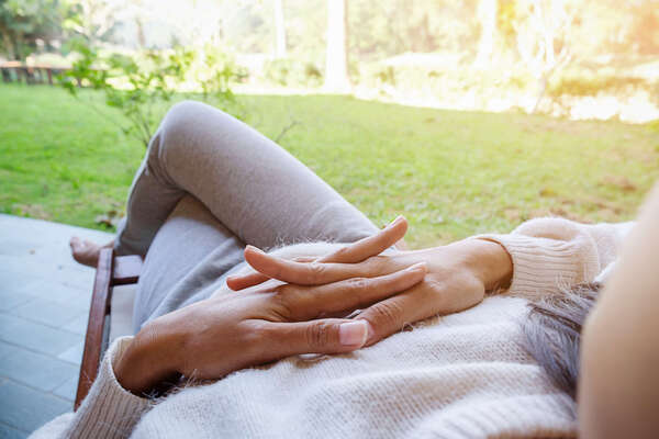Pourquoi le microbiote peut-il aggraver la fatigue pendant la ménopause ?