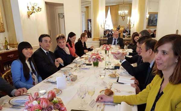 Déjeuner avec M. l'Ambassadeur du Vietnam Nguyen Thiep à l'Assemblée nationale