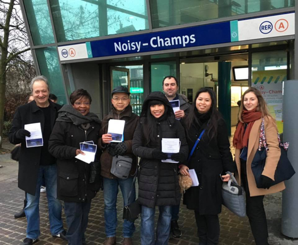 Opération tractage à la gare de Champs sur Marne : informer et échanger sur le Grand Débat organisé à Emerainville le jeudi 31 janvier 2019