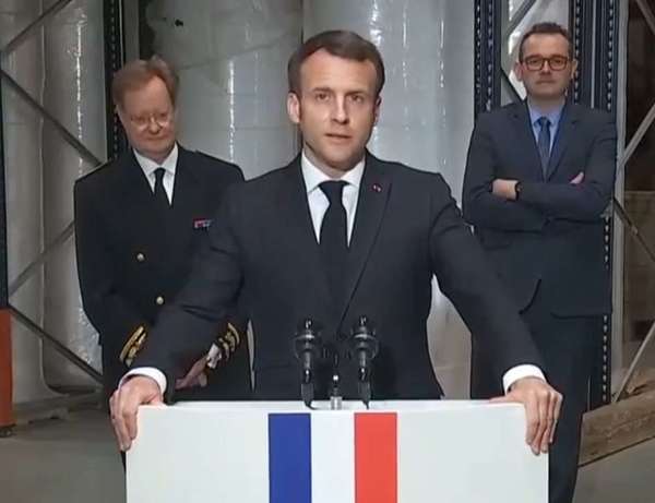 Le Président de la République est intervenu à la mi-journée depuis l’usine de fabrication de masques qu’il a visitée près d’Angers.