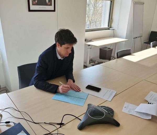 Annonce des “chèques services” pour les sans-abri lors de la conférence téléphonique hebdomadaire avec M Julien Denormandie, Ministre du logement