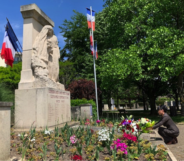 Dépôt de gerbe pour le 75e anniversaire de la fin de la Seconde Guerre mondiale