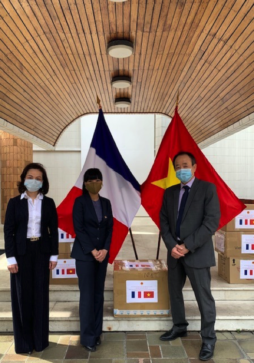 Don de masques par l’Ambassade du Vietnam en France