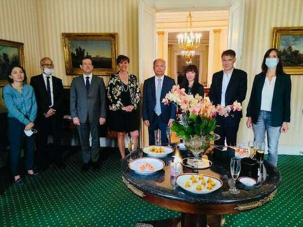 Accueil de l’Ambassadeur de la République socialiste du Vietnam, Monsieur DINH TOAN THANG, et de M. Bertrand Lortholary, Directeur de l’Asie et de l’Océanie, ainsi que son équipe au petit hôtel de l’Assemblée nationale