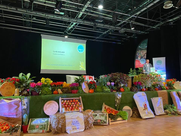Auprès de amis agriculteurs à l’Assemblée générale de la Fédération Départementale des Syndicats d'Exploitants Agricoles de Seine-et-Marne (FDSEA 77)