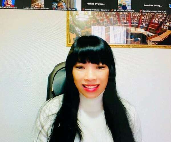 Je participe à une réunion sur le commerce international !