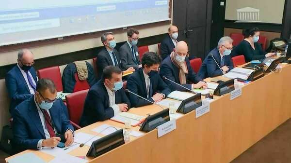 En commission des affaires économiques, examen de la proposition de loi relative à l’interdiction progressive des additifs nitrés (n°4830) 