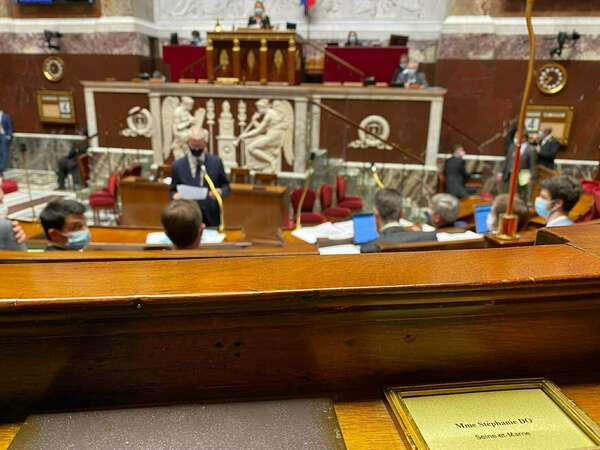 Je participe à l'examen de plusieurs textes en hémicycle !