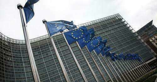 Dans le cadre de la présidence Française, les 27 s'accordent sur une "taxe carbone" aux portes de l'Europe 