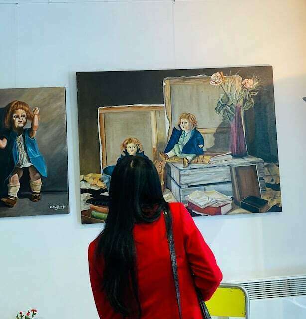 Au vernissage "Portraits et Natures Mortes" de Gérald Desplancques.