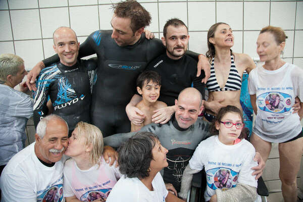 Relaxation par la voix de Nina Caurier dont le cabinet est à Boulogne lors d’un championnat d'apnée