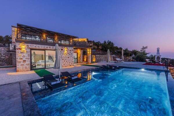 Villa avec piscine à Saint-Raphaël : ce que votre conciergerie doit vraiment prendre en charge