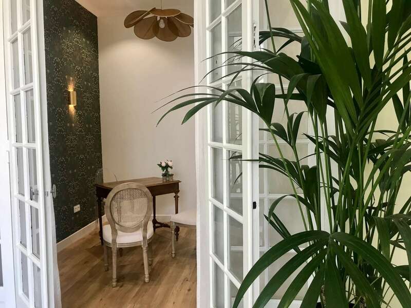 bureau_220211022-3249655-5lbc4m