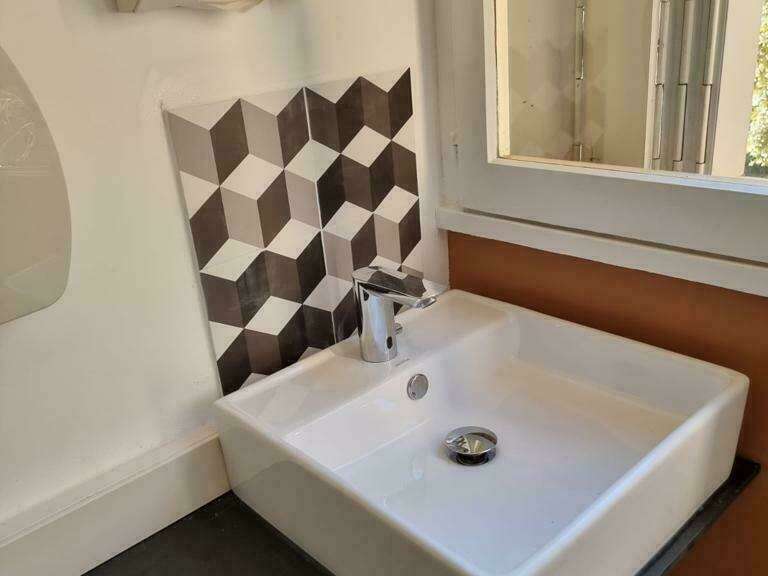 27e1c57e-d7f4-4e42-bbcf-275253a78b61