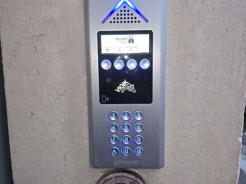 1000046096