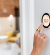 Thermostat intelligent fixé mural température affichée