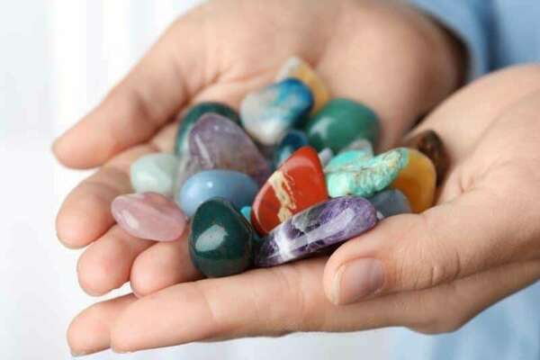 La symbolique des couleurs des pierres 