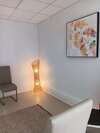Coin chaleureux avec lampe bambou apaisant burn-out