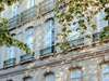 Bâtiment haussmannien symbolisant gestion patrimoniale optimisée