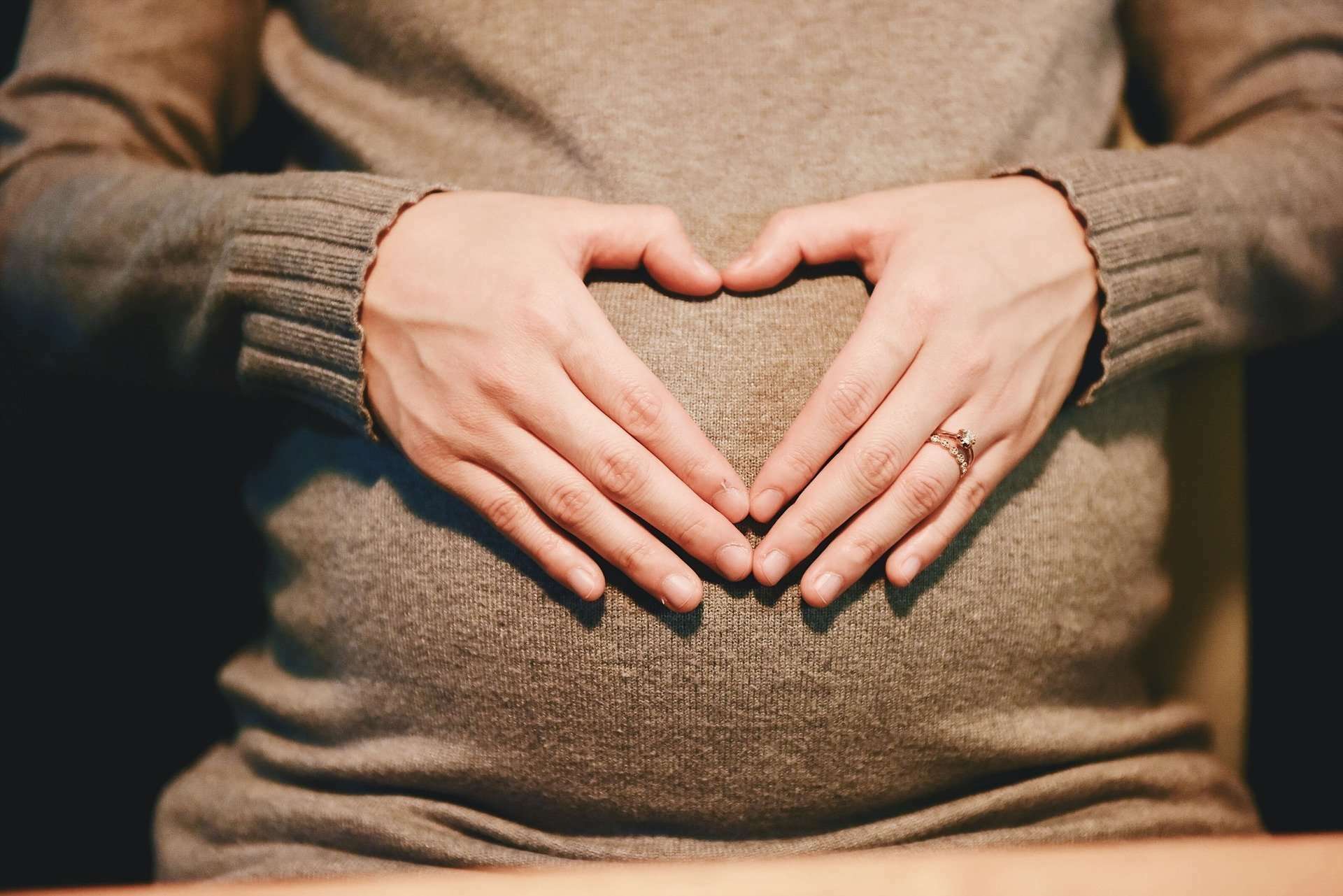 Enceinte : quand consulter un ostéopathe spécialisé ? | Articles